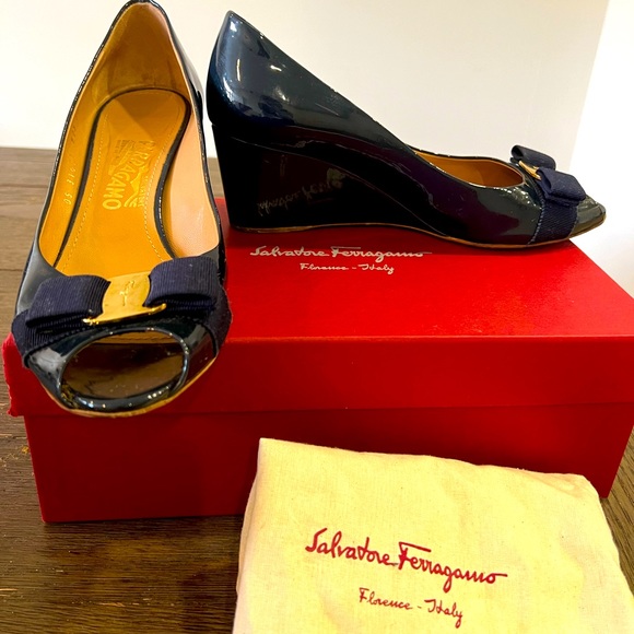Salvatore Ferragamo Wedge Pumps. Peep-Toes with Bow Accent. NO BOX. - Picture 3 of 4
